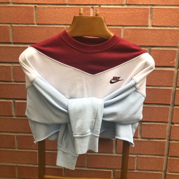 Nike burgundy/light blue/white cropped sweater size small, frayed bottom - Picture 4 of 7